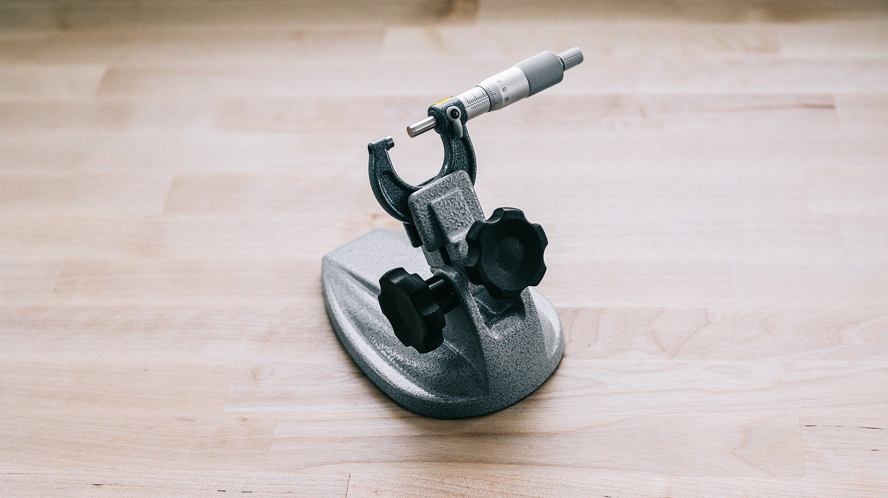 میکرومتر، انواع آن و نقش کلیدی‌اش در صنعت ماشینکاری