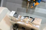 بررسی محورهای ماشین فرز CNC | آشنایی با فرز ۳ محور، ۴ محور و ۵ محور