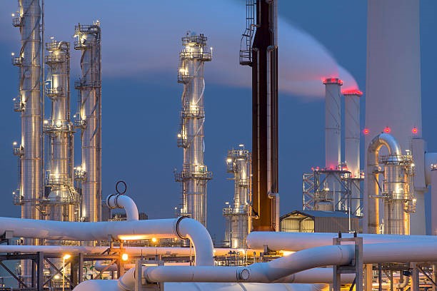 تأمین قطعات یدکی پالایشگاه‌ها با مهندسی معکوس و ساخت دقیق | خدمات ویژه صنایع نفت، گاز و پتروشیمی